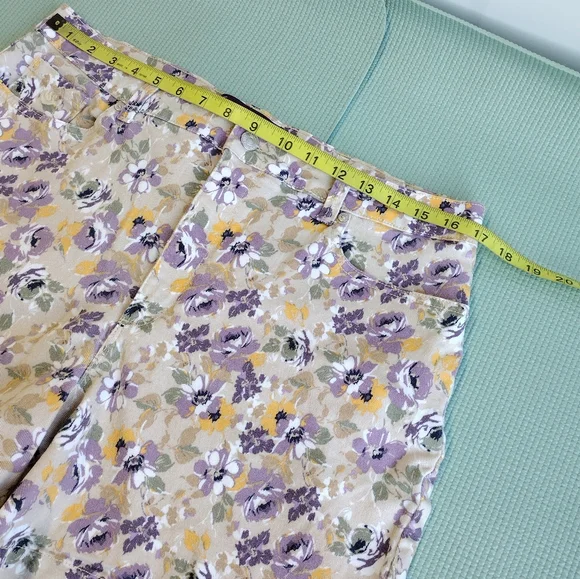Gloria Vanderbilt Denim Floral Stretch High Waist Shorts Size 14 - Picture 2 of 8